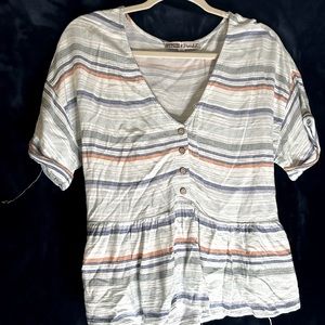 Short sleeve with ruffled sleeves and trim